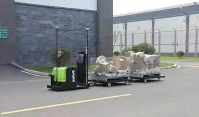 三类移动搬运机器人在快消品配送中的功能应用与技术发展方向